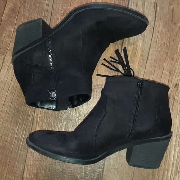Soda Shoes - Suede Fringe Boots Size 8 Black Soda